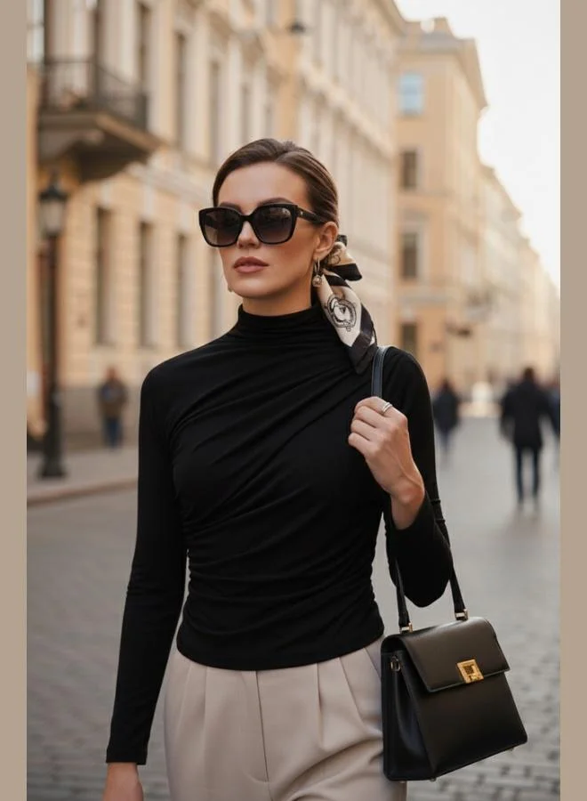 ليلا بلوزة نسائية ضيقة بياقة عالية وتفاصيل مجمعة من ليلا