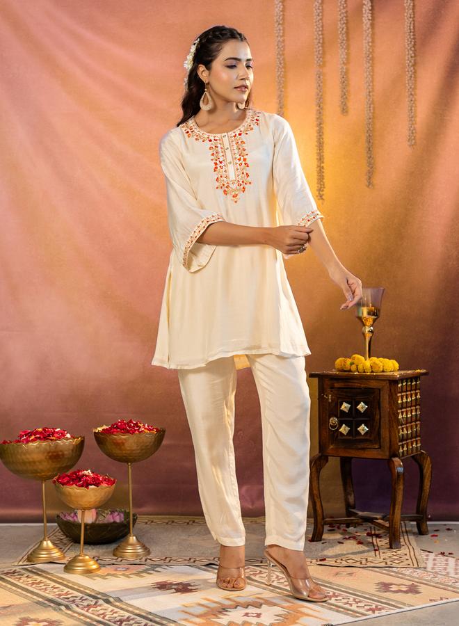 KASYA Women Muslin Embroidered Kurta and Pants Co-Ords - Image 3