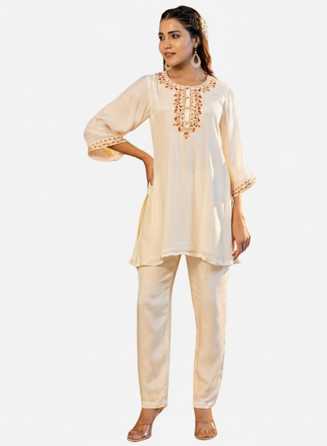 KASYA Women Muslin Embroidered Kurta and Pants Co-Ords - Image 1