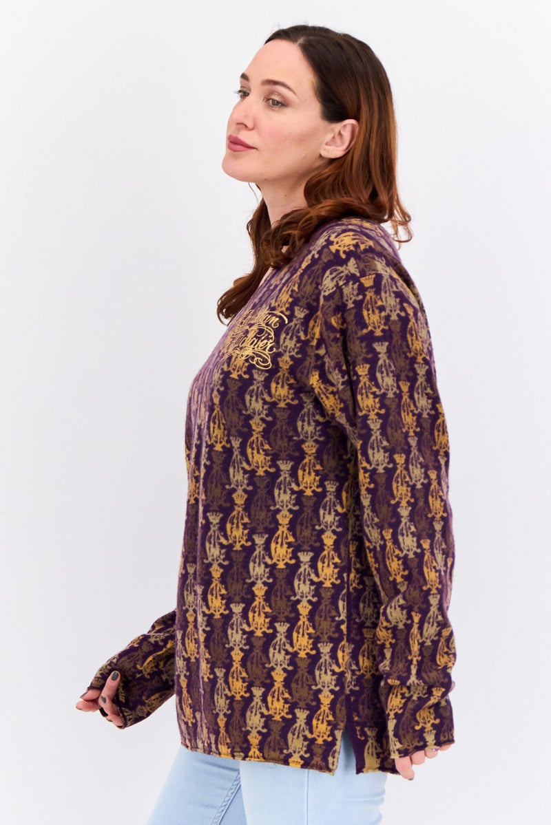 Ed Hardy سويت شيرت نسائي بياقة على شكل حرف V بتصميم مطبوع كامل، مجموعة بنفسجية - Image 2