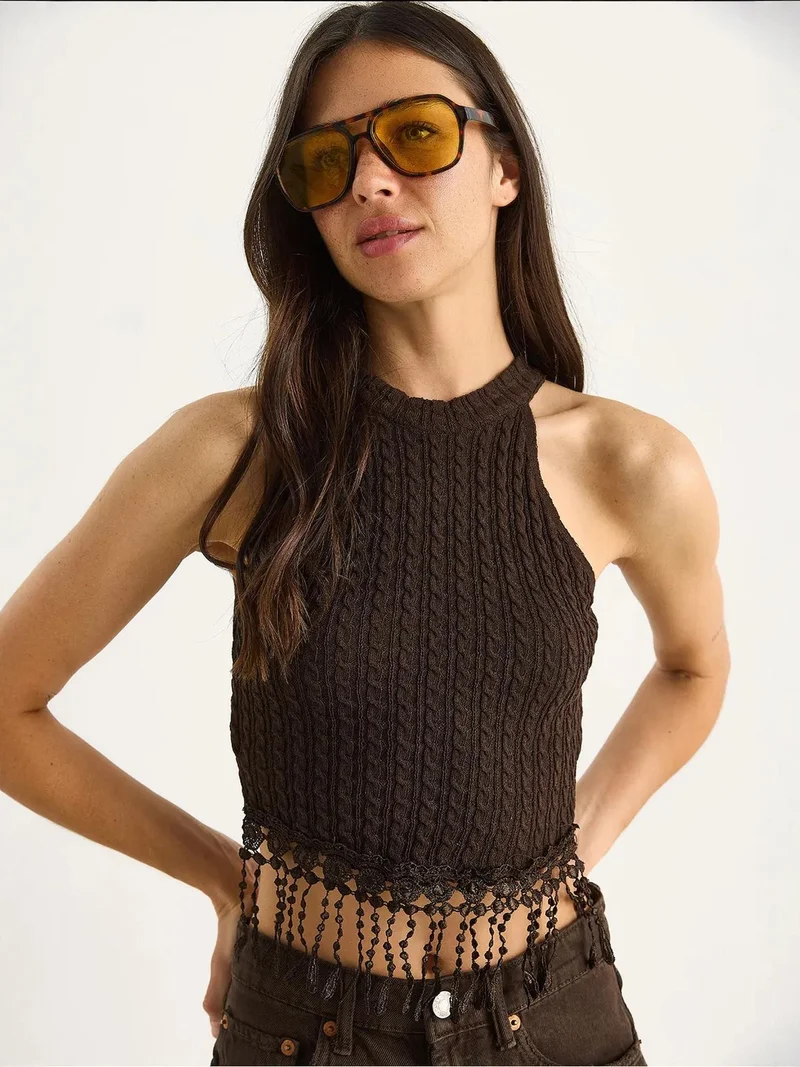 بيانكو لوتشي بلوزة قصيرة بحمالات عنق مزخرفة من لوتشي