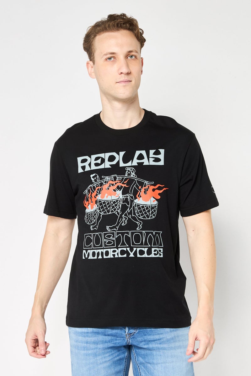 Replay تي شيرت رجالي بأكمام قصيرة وياقة دائرية، مطبوع برسومات، أسود - Image 1