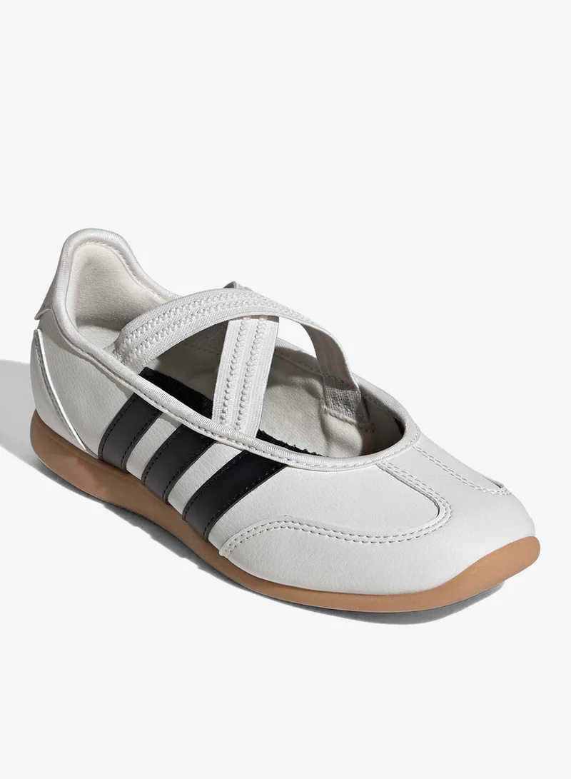 Adidas CWHITE/CBLACK/SILVMT Youth Barreda Mary Jane for Women | Best Price UAE
