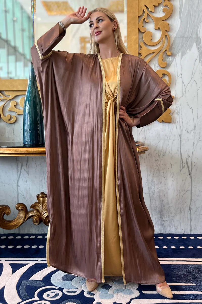 Moistreet Cape Sleeve Shimmer Bisht Abaya Set