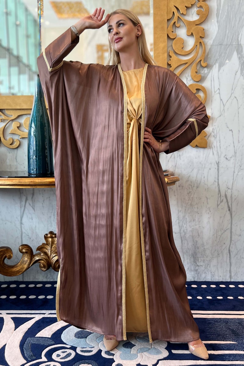 Moistreet Cape Sleeve Shimmer Bisht Abaya Set - Image 2