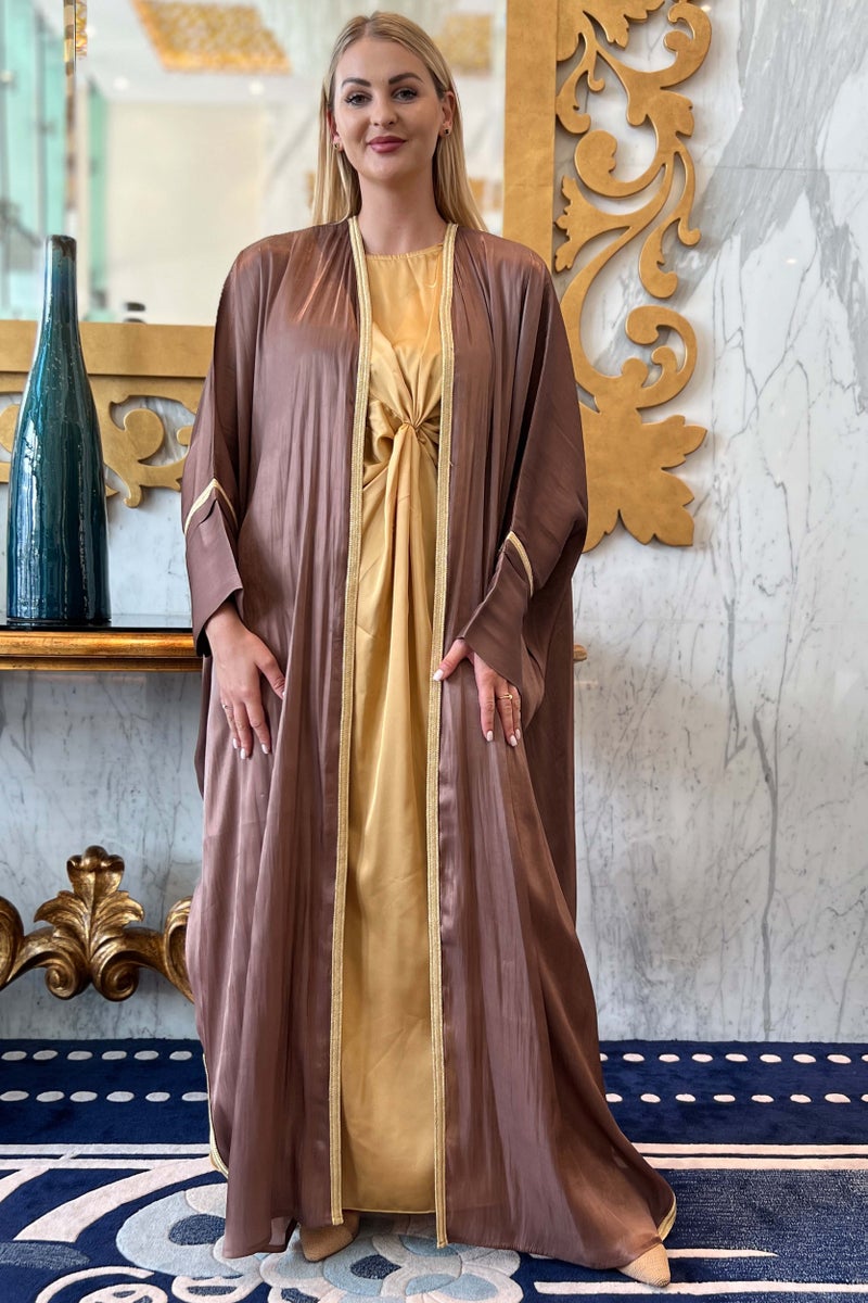 Moistreet Cape Sleeve Shimmer Bisht Abaya Set - Image 1