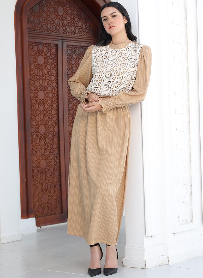 FridayIn Classical Round neck Geometry Solid color Lace Splicing Regular sleeve Long Dresses Khaki - Image 3