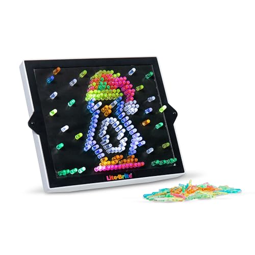 Lite Brite لعبة لايت برايت القيمة النهائية الرجعية، 12 قالب موسمي، حقيبة دبابيس، حصرية أمازون، لعبة نشاط إبداعي مضيئة، تعليمية STEM، هدية للبنات والأولاد، أعمار 4 سنوات فما فوق - Image 2