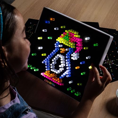 Lite Brite لعبة لايت برايت القيمة النهائية الرجعية، 12 قالب موسمي، حقيبة دبابيس، حصرية أمازون، لعبة نشاط إبداعي مضيئة، تعليمية STEM، هدية للبنات والأولاد، أعمار 4 سنوات فما فوق - Image 3