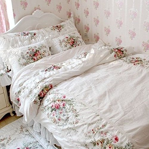 FADFAY Farmhouse Bedding Elegant and Shabby Vintage Rose Floral Duvet Cover Bedskirt Lovely White Lace and Ruffle Style Exquisite Craft 100% Cotton,Full Size 4-Pieces - Image 4