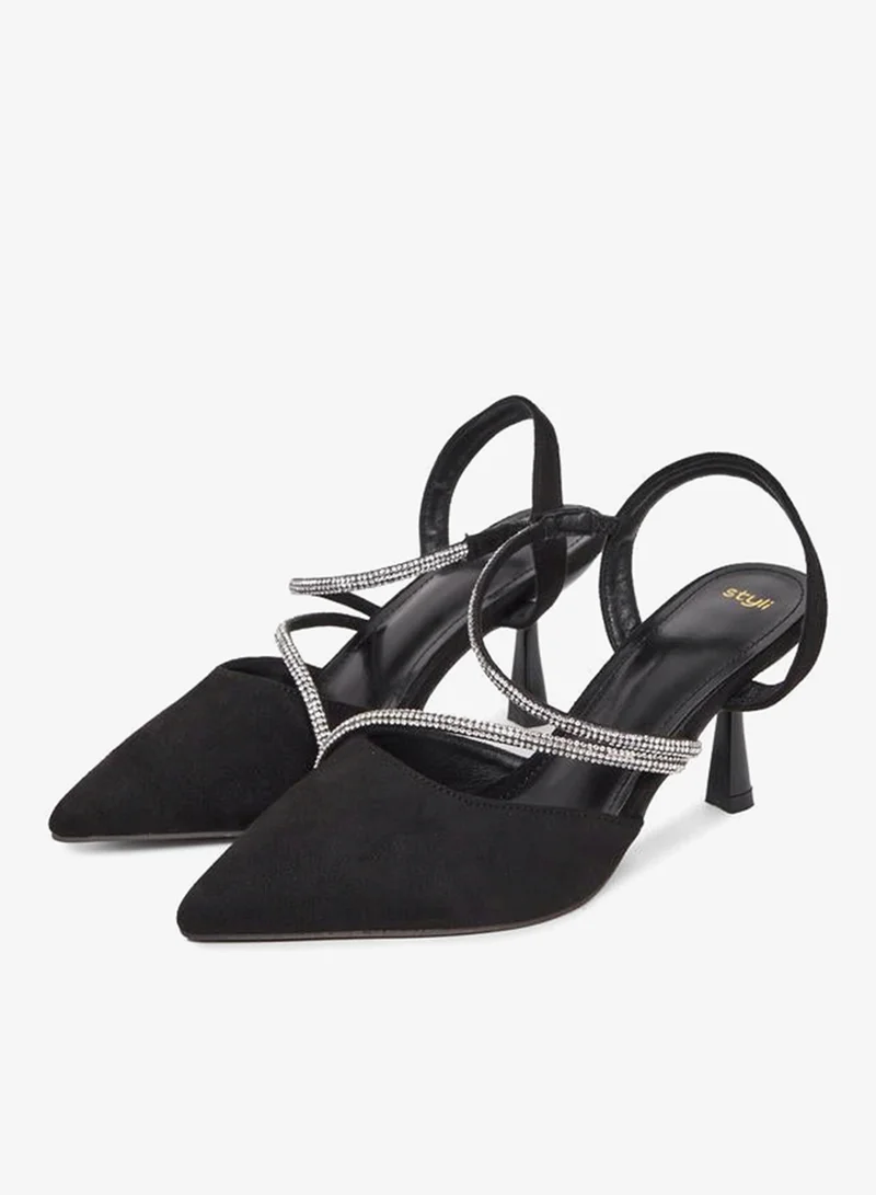 ستايلي حذاء بكعب مزين بحزام غير متماثل