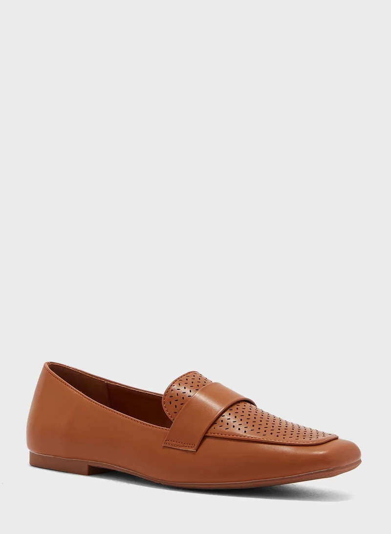 ELLA Cutout Detail Loafertan