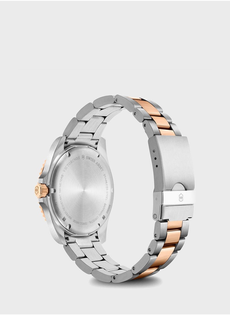 Victorinox Maverick Analog Watch  - Image 2