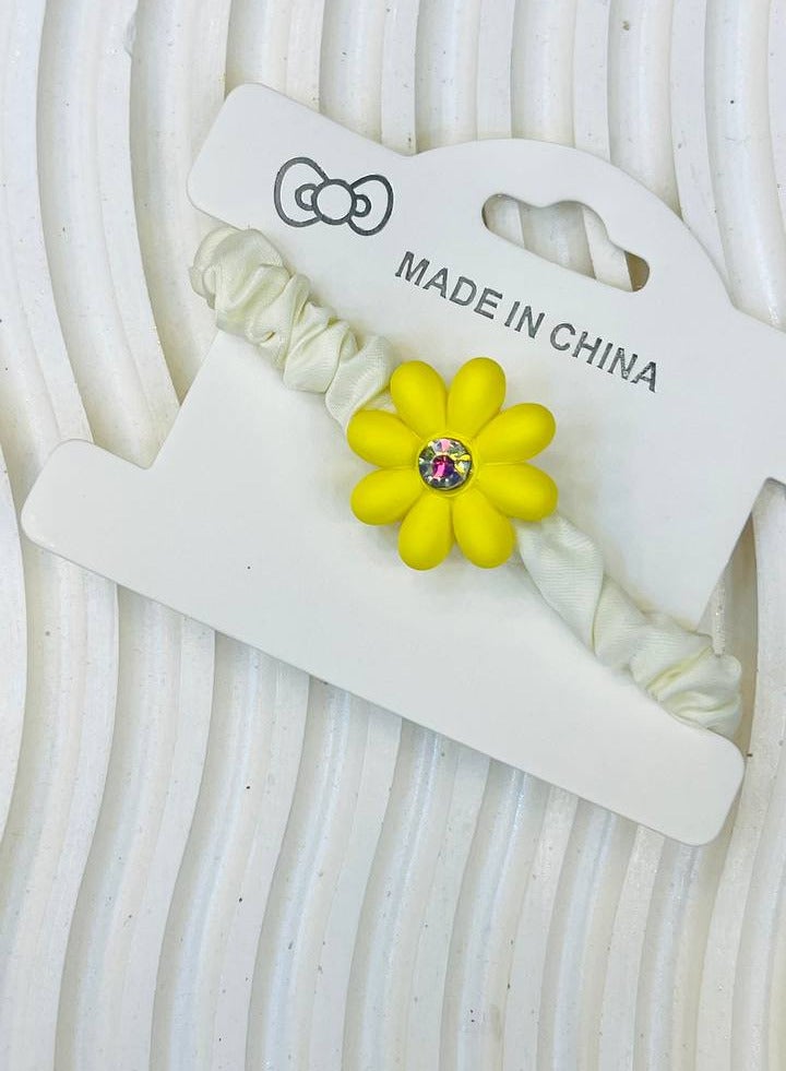 Hair elastic for kids with a classy flower design, giving an elegant look and a touch of natural beauty!
