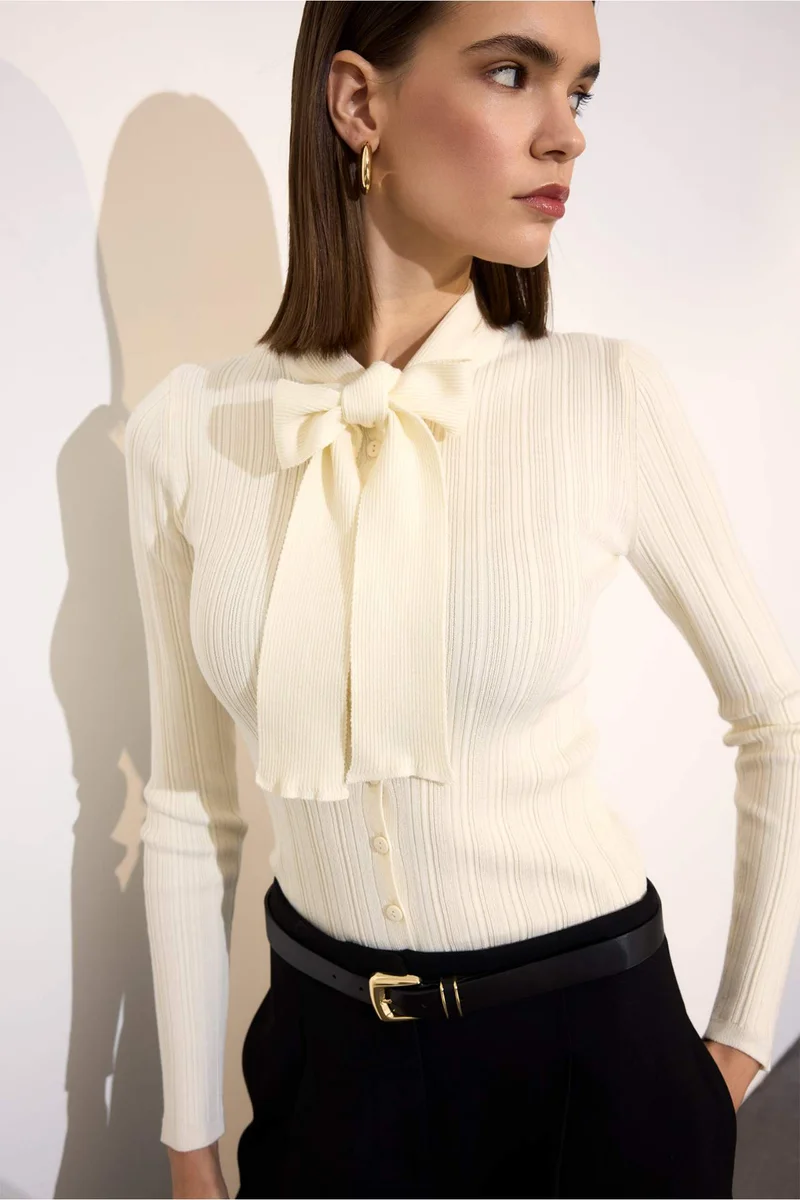ديفاكتو Slim Fit Bowtie Knitwear Pullover