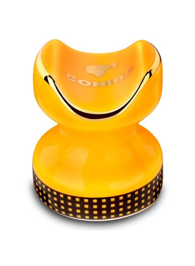 حامل سيجار فاخر ذو تصميم مميز مصنوع من السيراميك المصقول، يجمع بين الفخامة والعملية. مزين بتفاصيل ذهبية لإضفاء لمسة من الأناقة، إنه القطعة المثالية لتعزيز تجربة تدخين السيجار الخاصة بك. - Image 2