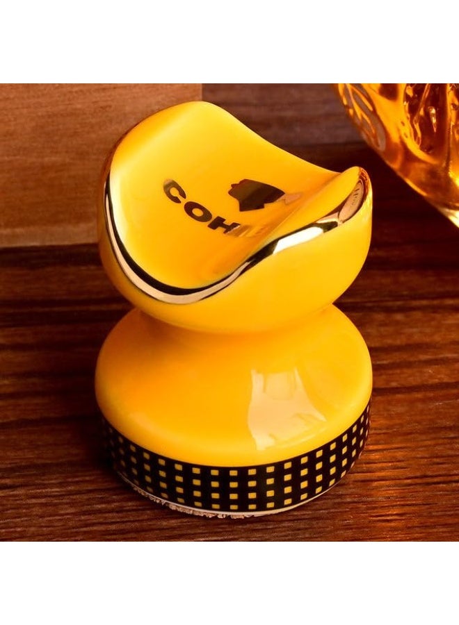 حامل سيجار فاخر ذو تصميم مميز مصنوع من السيراميك المصقول، يجمع بين الفخامة والعملية. مزين بتفاصيل ذهبية لإضفاء لمسة من الأناقة، إنه القطعة المثالية لتعزيز تجربة تدخين السيجار الخاصة بك. - Image 3