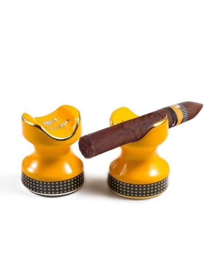 حامل سيجار فاخر ذو تصميم مميز مصنوع من السيراميك المصقول، يجمع بين الفخامة والعملية. مزين بتفاصيل ذهبية لإضفاء لمسة من الأناقة، إنه القطعة المثالية لتعزيز تجربة تدخين السيجار الخاصة بك. - Image 4