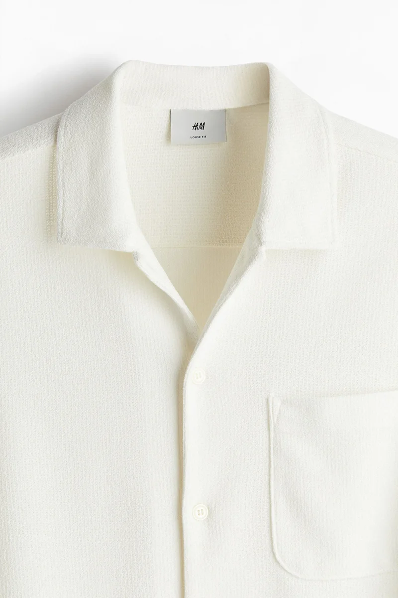 اتش اند ام قميص بقصّة واسعة وتصميم منقوش