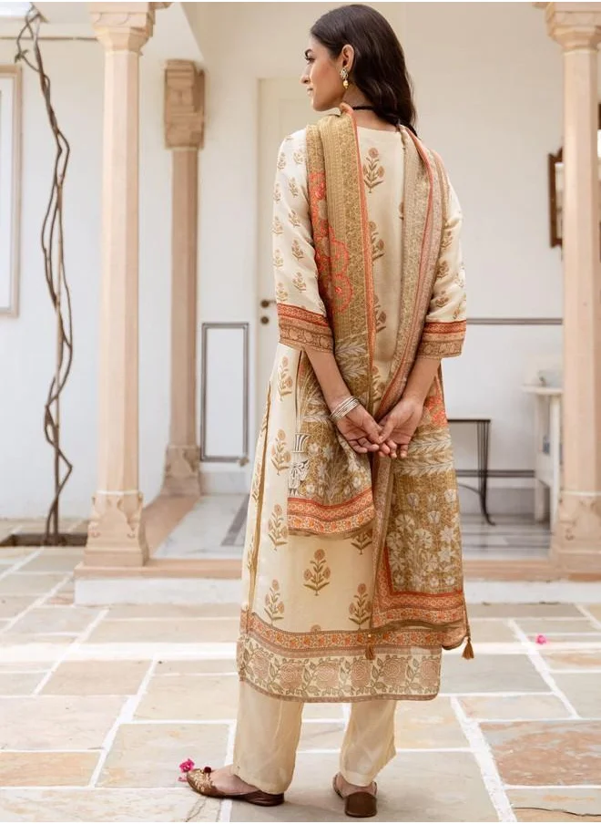 آي شين Elastic Women Cream Rayon Kurta Set with Embroidered pattern Tunic and Palazzo features a Round neckline and Three-Fourth Sleeve secured with Elastic closure and styled in Straight Fit ideal for Festive moments — designed to make heads turn.