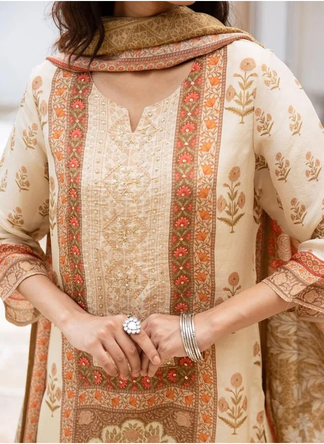 آي شين Elastic Women Cream Rayon Kurta Set with Embroidered pattern Tunic and Palazzo features a Round neckline and Three-Fourth Sleeve secured with Elastic closure and styled in Straight Fit ideal for Festive moments — designed to make heads turn.