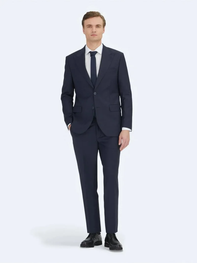 كيب بدلة صوفية مخططة باللون الأزرق الداكن بقصة عصرية