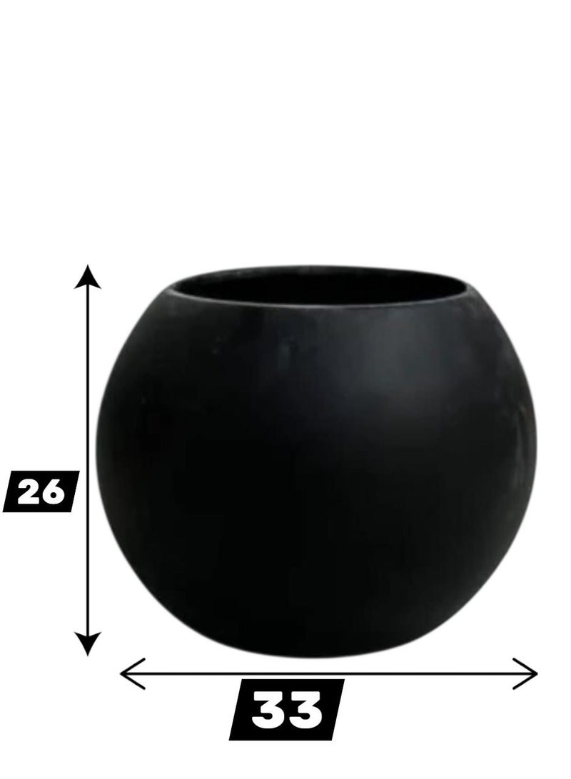 Round plastic planter with an elegant design - Image 1