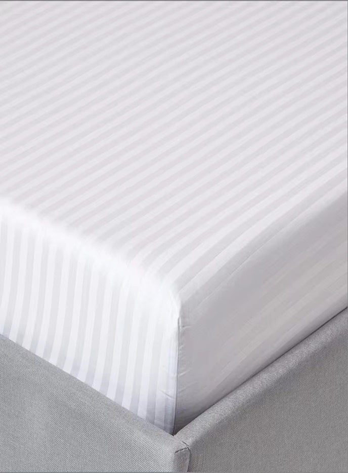 MAXQON Deep Fitted Bed Sheet with 2Pcs Pillow Covers, King (180x200+30CM), Color White - Image 3