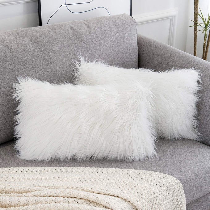 SET OF 2 WHITE DECORATIVE LUMBAR FLUFFY PILLOW COVERS NEW LUXURY SERIES MERINO STYLE FAUX FUR THROW PILLOW COVERS FUZZY CUSHION CASE SPRING EASTER HOME DECOR 12X20 INCH