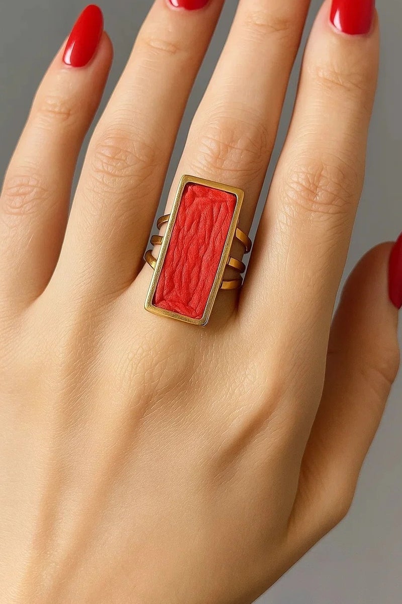 Vbranda A modern rectangular design ring with standout details rust-resistant. 