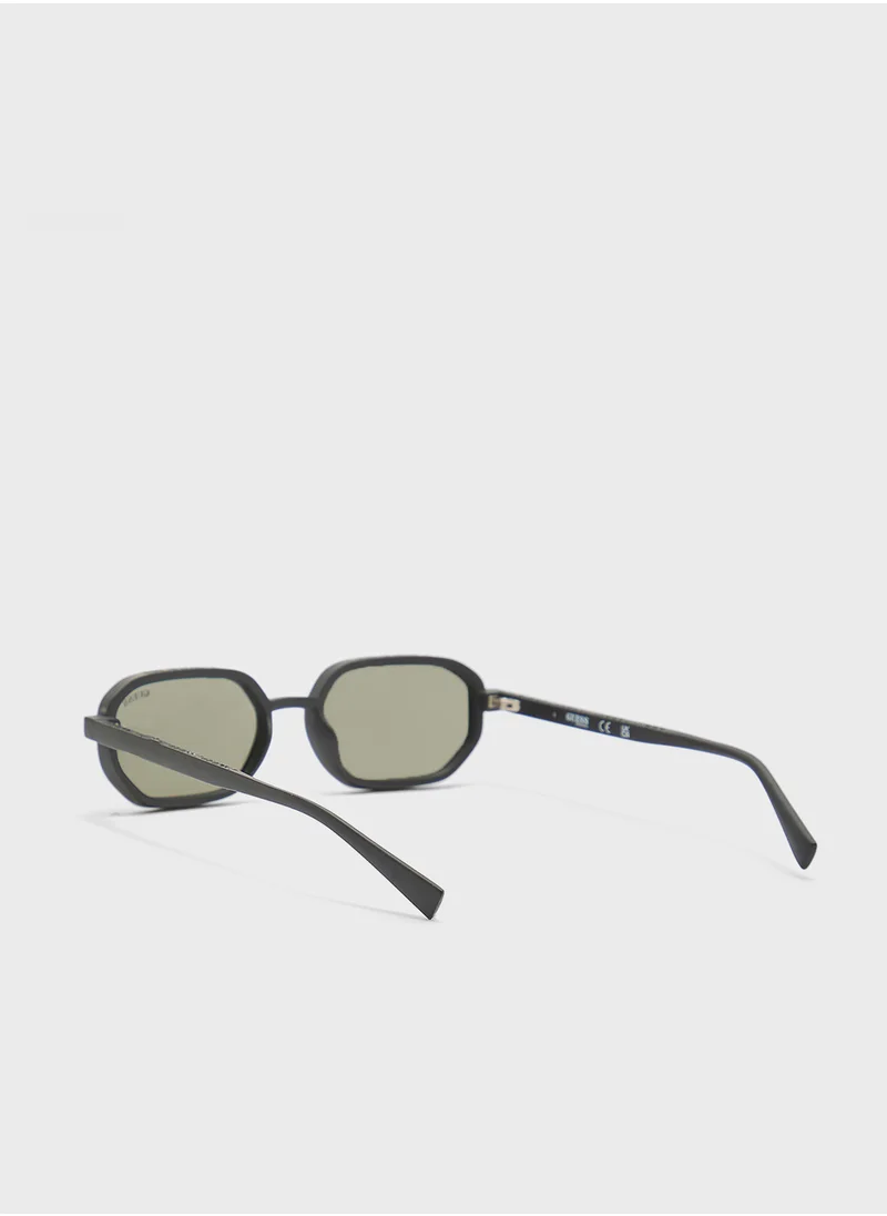 جس Gu0023302N53 Shape Sunglasses