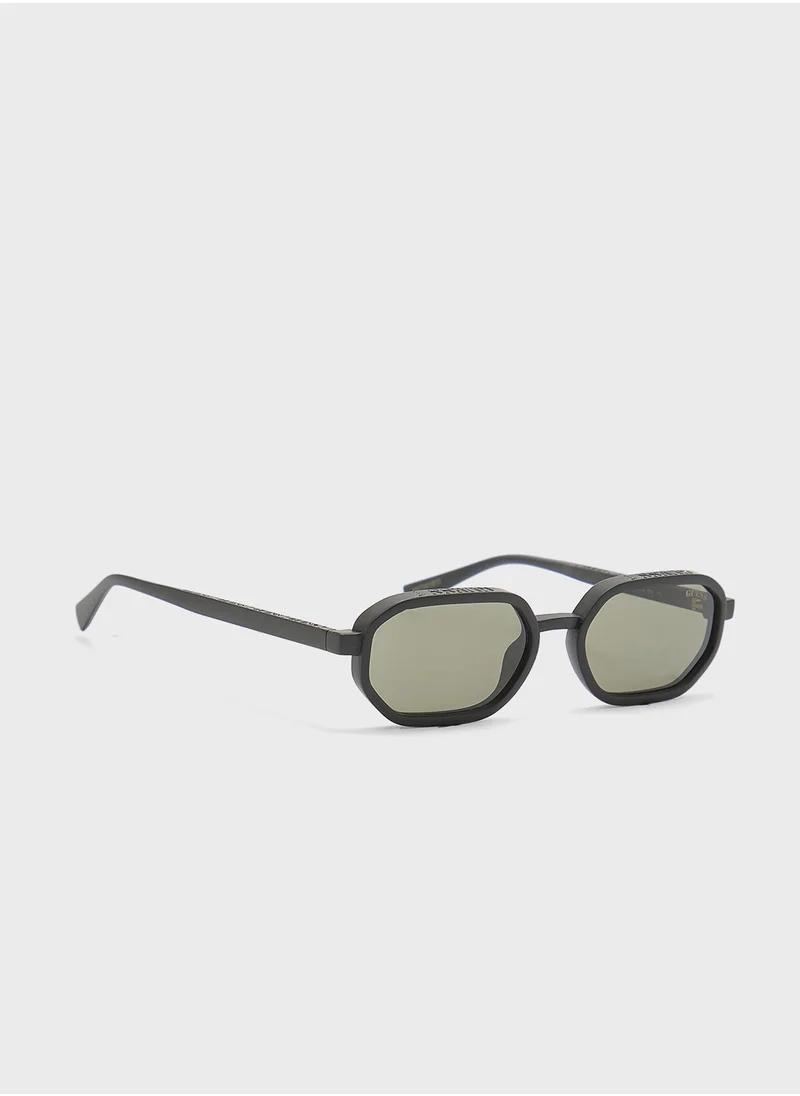 جس Gu0023302N53 Shape Sunglasses
