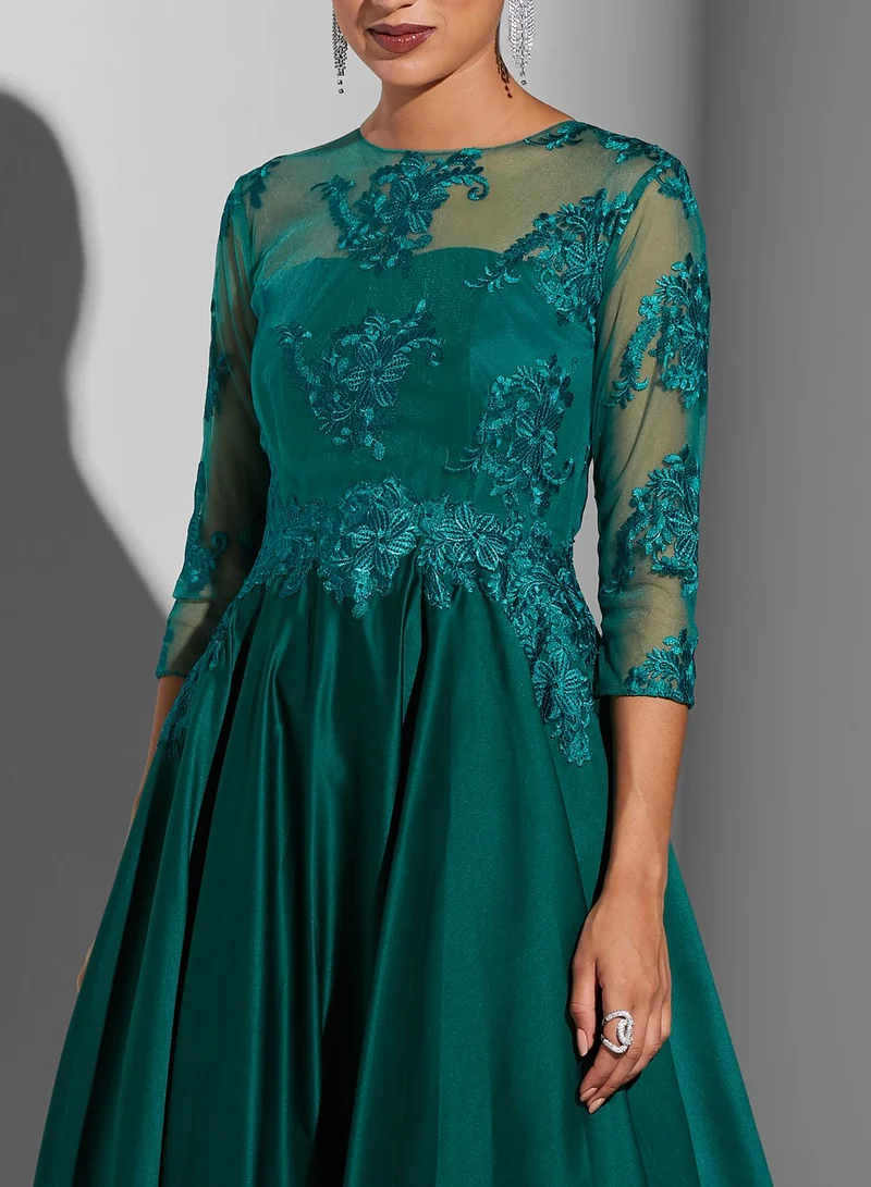 RVVIVA Crew Neck Lace Detail Dress