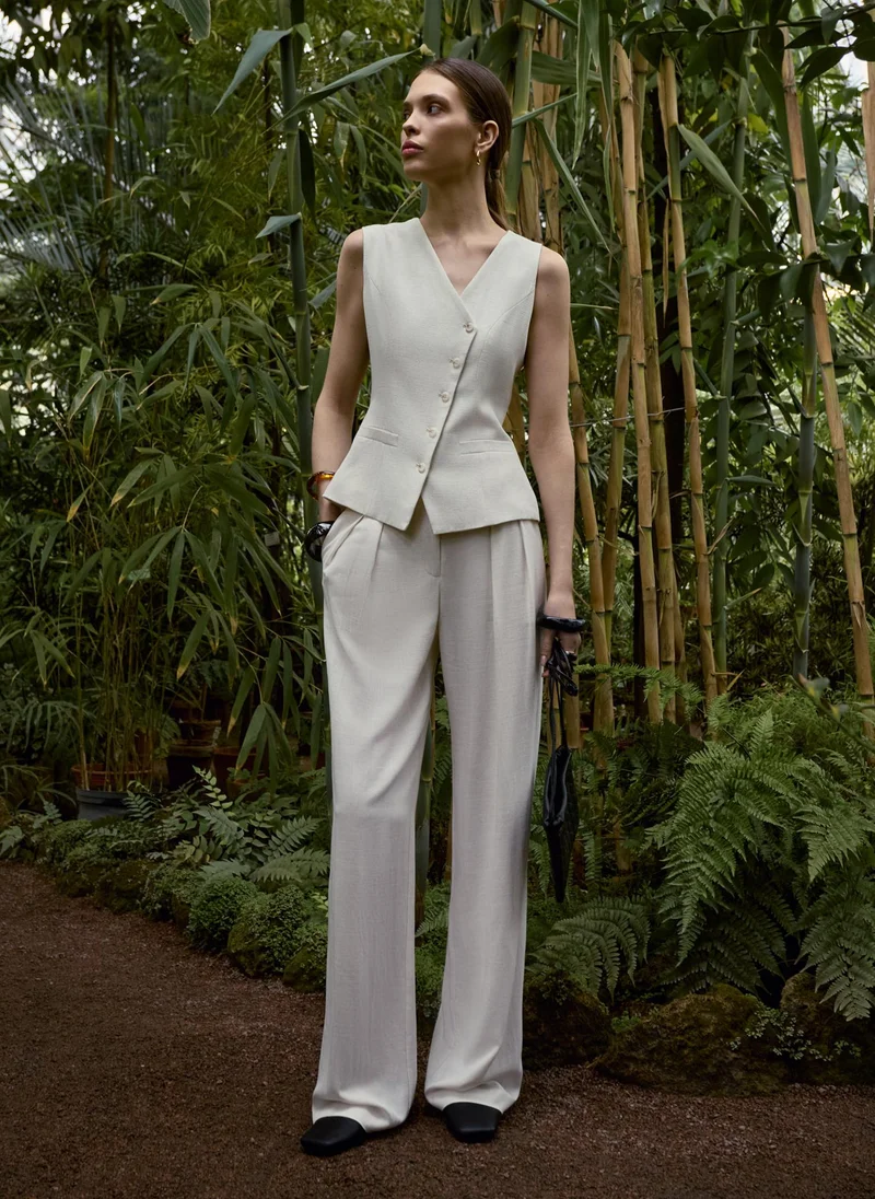 Lichi Linen waistcoat with diagonal fastening