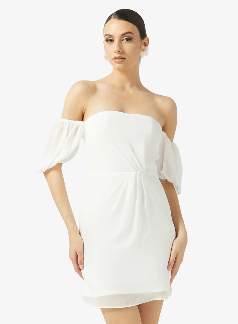 رينيه فستان قصير ضيق بأكمام منفوشة وكتف مكشوف