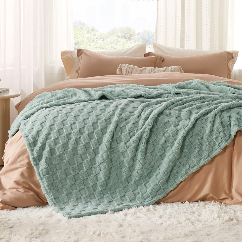 Bedsure GentleSoft Full Size Blankets for Bed - Super Soft Cozy Fleece Spring Blanket for Kids Girls, Large Fuzzy Throws for Bedroom Decor,Sage Green, 84x90 Inches - Image 5