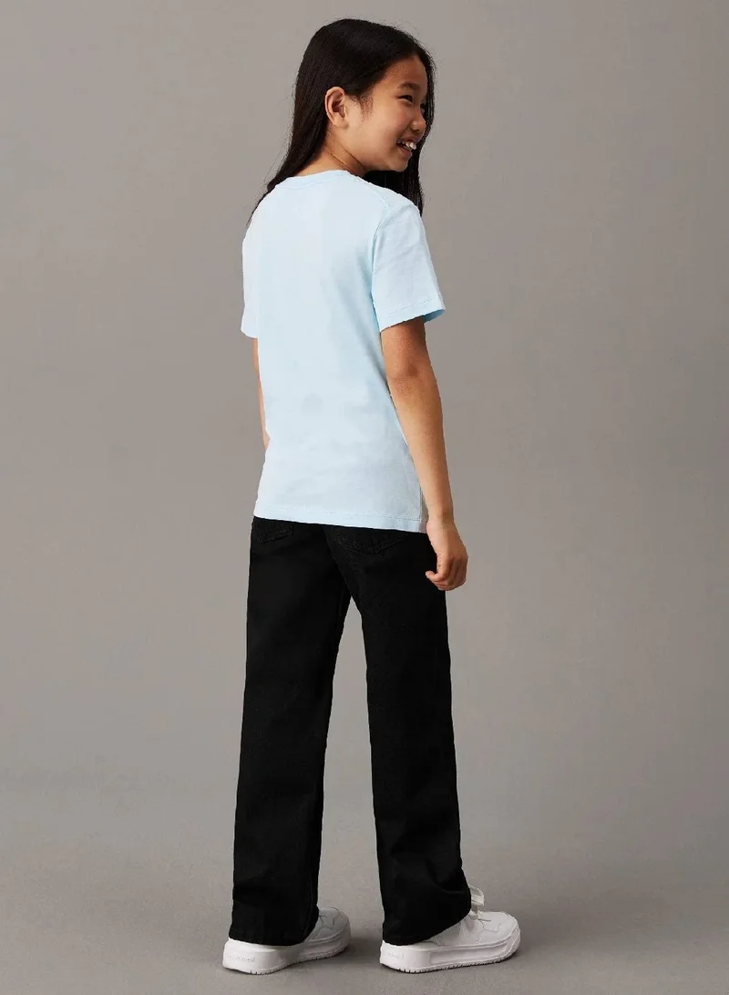 كالفن كلاين جينز تيشرت للجنسين مزين بشعار كلفن كلاين