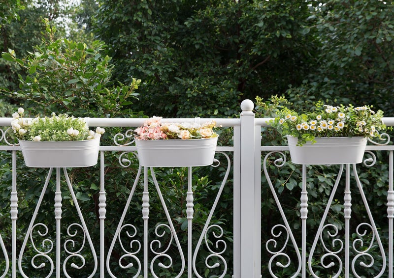 Dahey 3 Pcs Metal Iron Hanging Flower Pots for Railing Fence 15.7 Inch Hanging Bucket Pots Countryside Style Window Flower Plant Holder with Detachable Hooks for Garden Yard Home Decor, White - Image 4