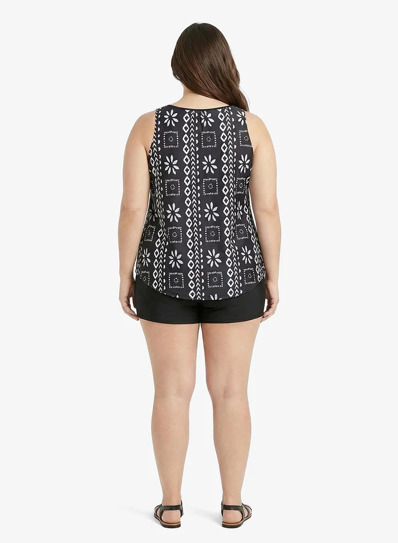 ايلا بلس طقم بلوزة وشورت مطبوع