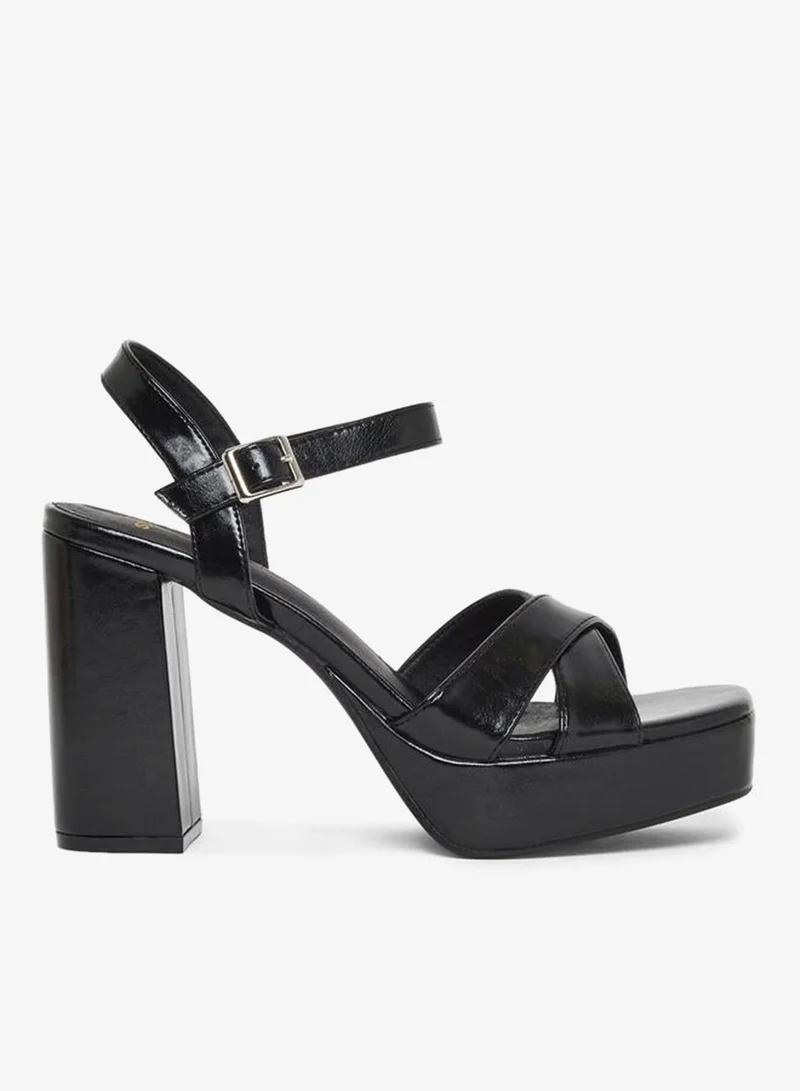 ستايلي صندل بكعب عريض ورباط متقاطع مع إبزيم