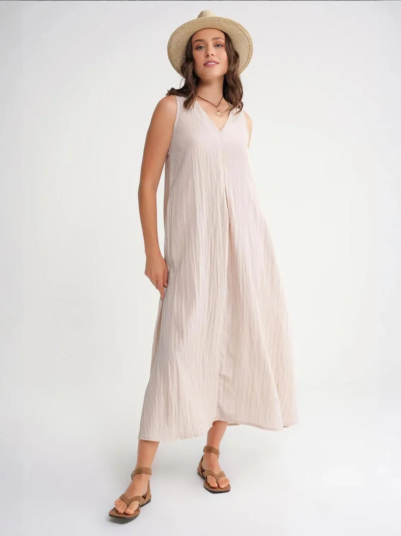 ميكسراي فستان ماكسي برقبة على شكل حرف  من ميكسراي