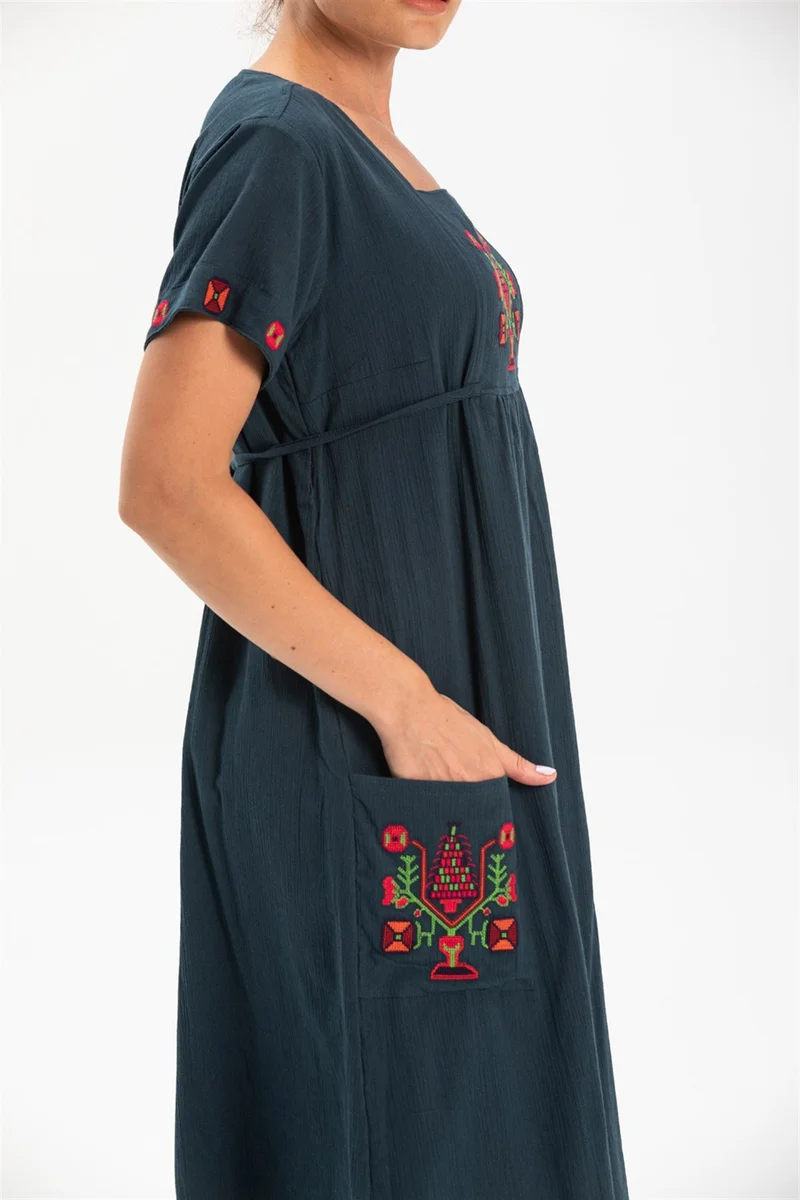 اليش شيل بيزي Embroidered Pocket Dress