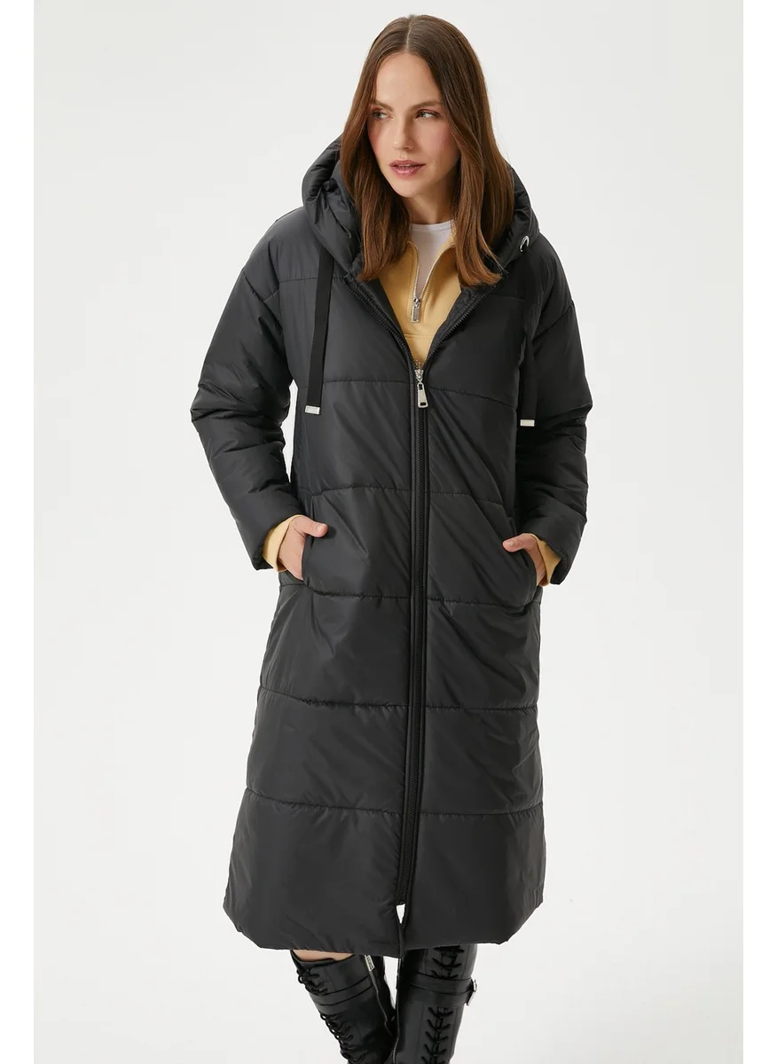 ريتنيس Women's Warm Hooded Long Puffer Coat