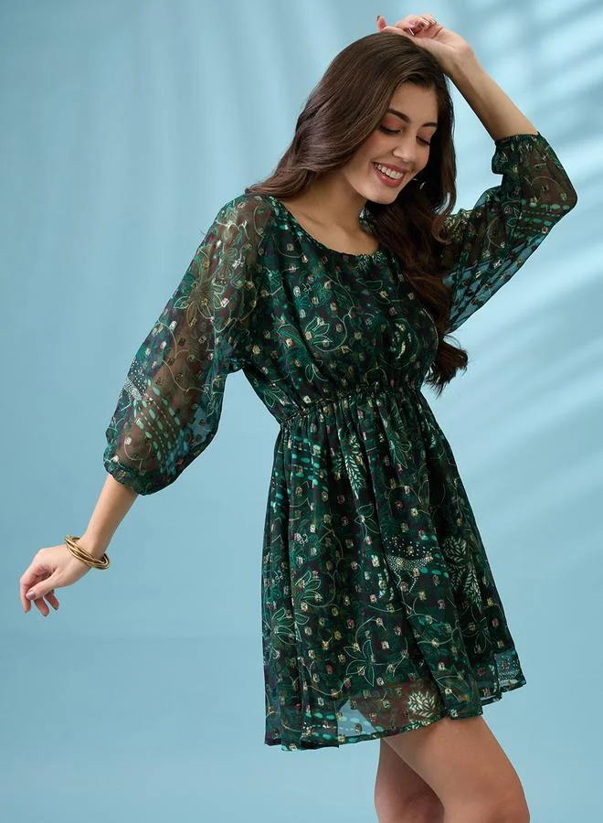 جلو باص فستان قصير مزين بطبعة كاملة ورباط خلفي