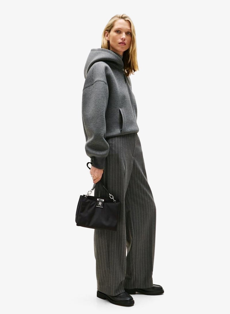 تومي هيلفيغر حقيبة كتف بتفاصيل شعار - Image 2