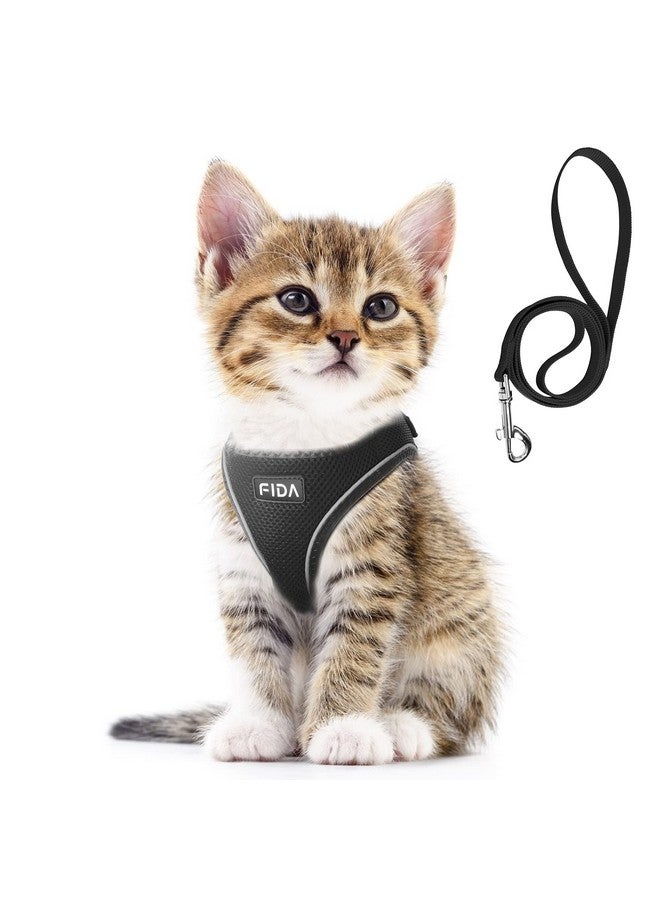 فيدا طقم حزام ومقود للقطط من فيدا للمشي مع القطط الصغيرة والجراء، حزام مقاوم للهروب للقطط مع شبكة ناعمة خفيفة الوزن وجيدة التهوية، تصميم عاكس قابل للتعديل للقطط الصغيرة والجراء. (XXXS، أسود) - Image 1