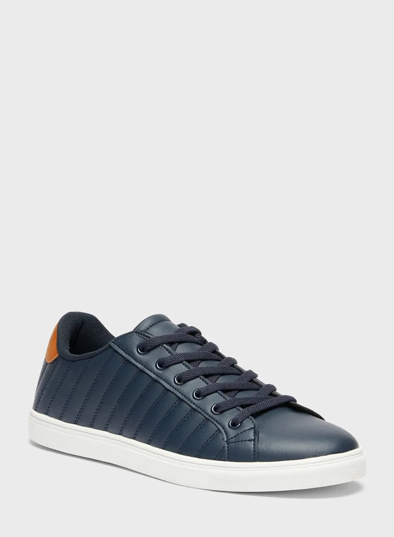 shoexpress Low Top Sneakers