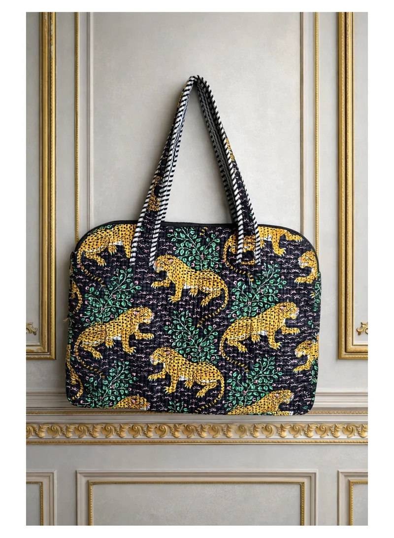 Tohfa Luxe Tohfa Luxe Jawhara Jungle Hand Block-Printed Cotton Laptop Bag – 50 × 40 cm