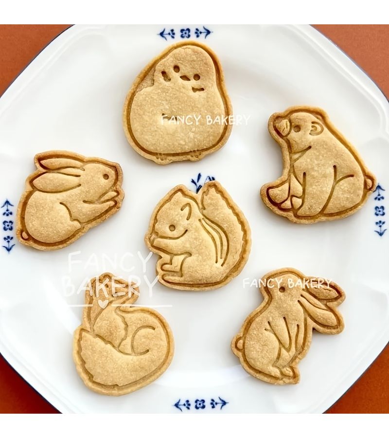 Squirrel 3D Plastic Molds For Baking Animal Cake Decor Tools - Image 1