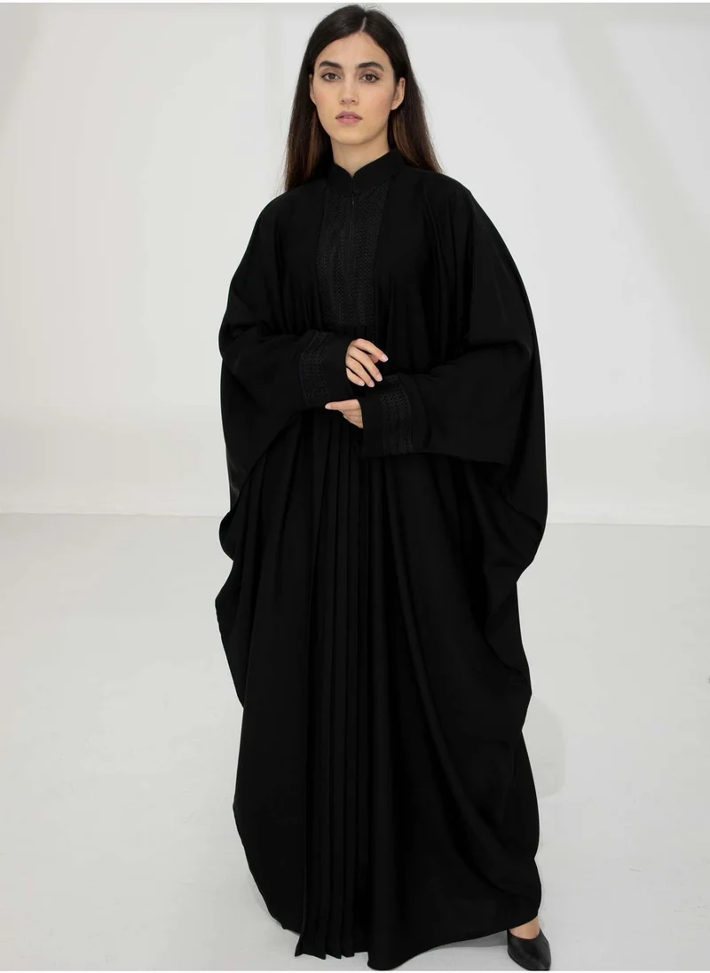 أم سكوير فاشن Elegant Black Nida Bisht with Lace Detailing